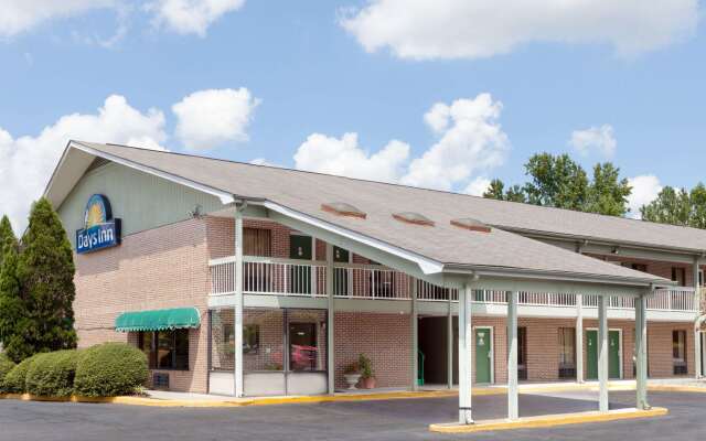 Days Inn by Wyndham Columbia NE Fort Jackson