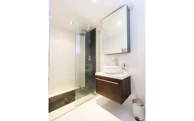 Modern, Newly Furnished Flat for 4 in Peckham
