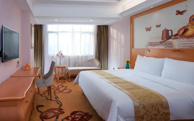 Vienna Hotel (Huizhou Zhongkai High-speed Railway Station Green Fairy Tale Branch)