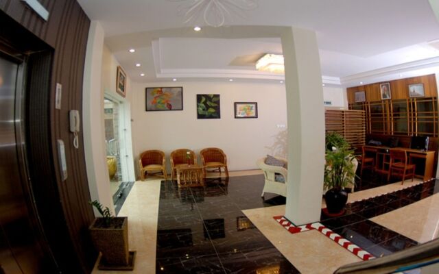 Holiday Hotel