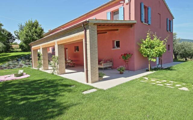 Modern Villa in Fossombrone with Swimming Pool