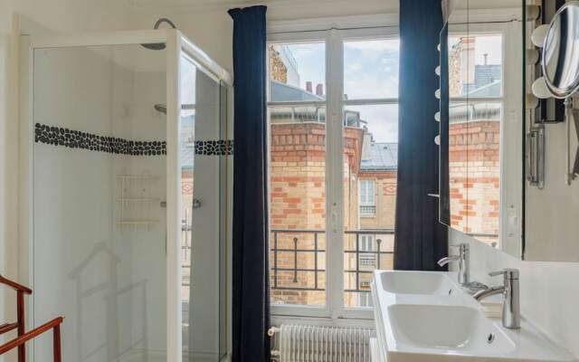 Paris Les Sablons Elegant residence