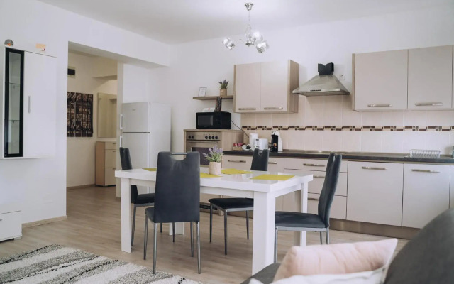 Class DeLuxe Apartments