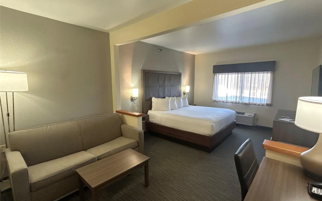 Best Western Plus Paper Valley Hotel