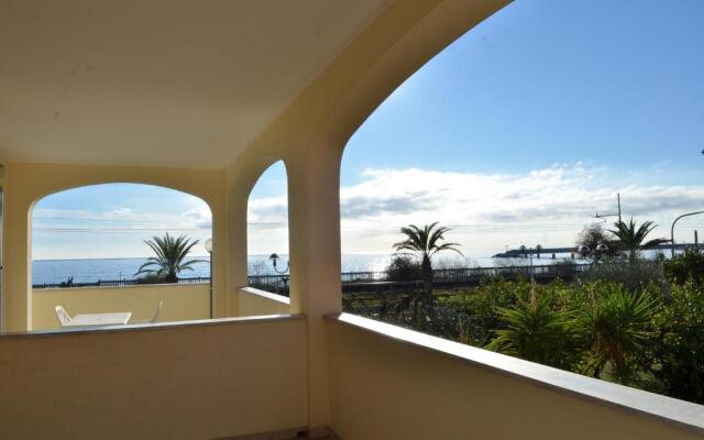 Residence Villa Carmen fronte mare a 50 mt