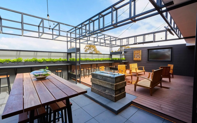 Mornington Hotel