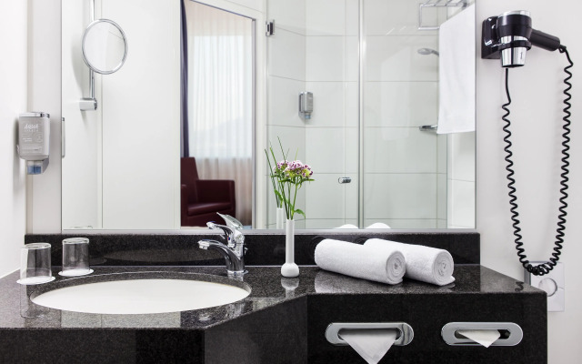 Отель Freiburg City Center by Leonardo Hotels