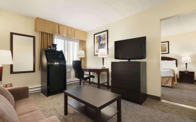 Travelodge by Wyndham Edmonton South