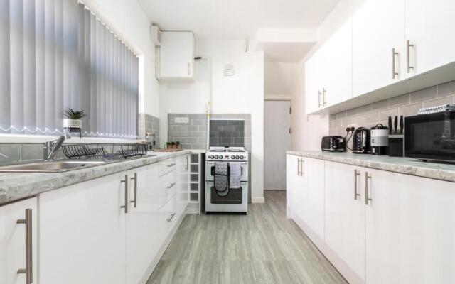 Tanzanite - 5 Bedroom House / Sleeps 10