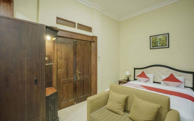 Ndalem Maharani Guest House