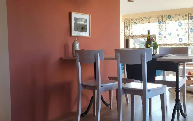 Bright, Modern Loft Comfortable Vacation Home