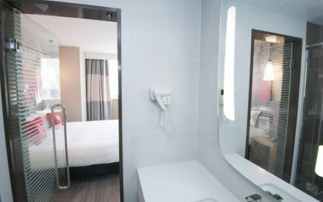 ibis Luoyang Baolong Square Hotel