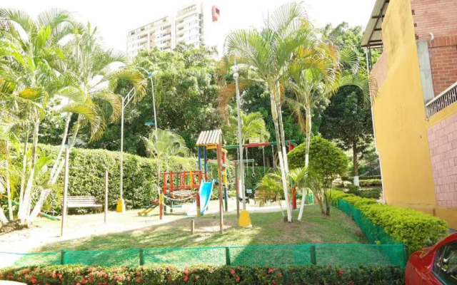 Casa Anillo vía, cerca a CC Cañaveral y Clínica