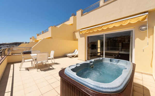 Holiday Club Sol Amadores Hotel