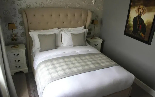 The Hayden Pub & Rooms