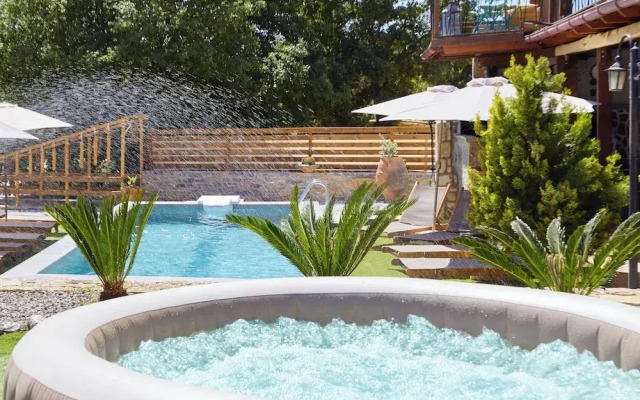 Villa Fisi 1 - Pool, Hot Tub & Mountain View