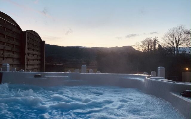 Erw Glas Glamping and Camping