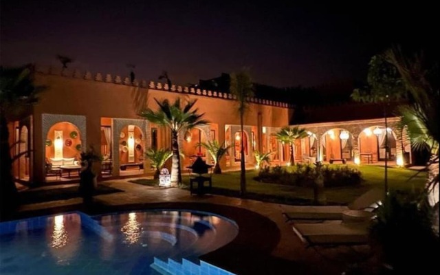 Villa With Heated Pool Breakfast Included - by Feelluxuryholidays