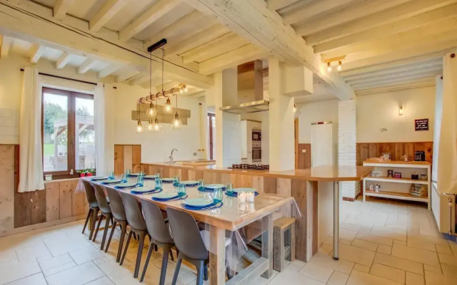 Lush Holiday Home in Vlaanderen With Private Pool