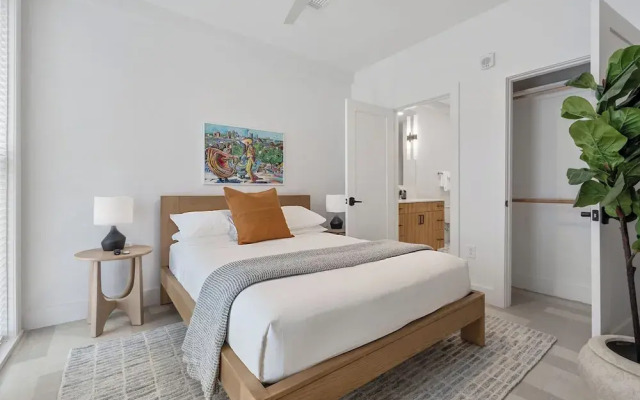 The Continental, powered by Placemakr - Downtown - Market Square