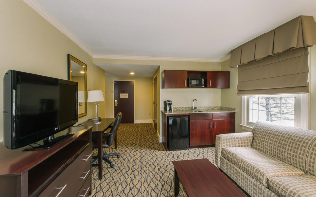 Holiday Inn Express & Suites Merrimack