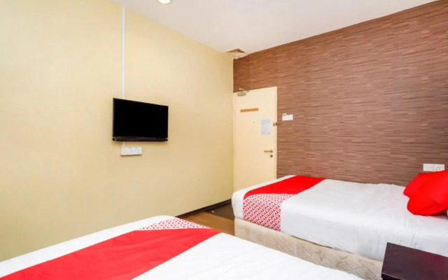 OYO 614 D'PINETREES Hotel
