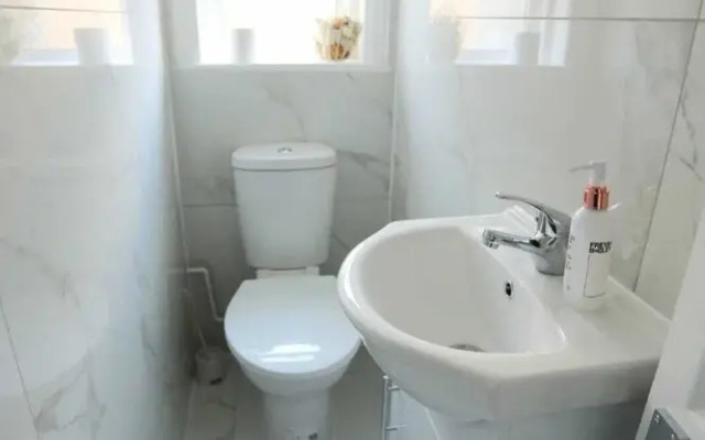 Impeccable 3-bed House in Plumstead, London