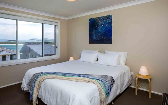 PENINSULA 180 Gerroa 4pm check out Sundays
