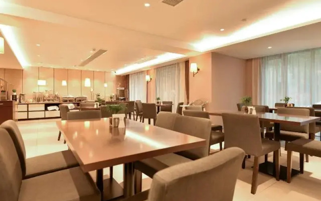 Home Inn Shanghai XuJiaHui
