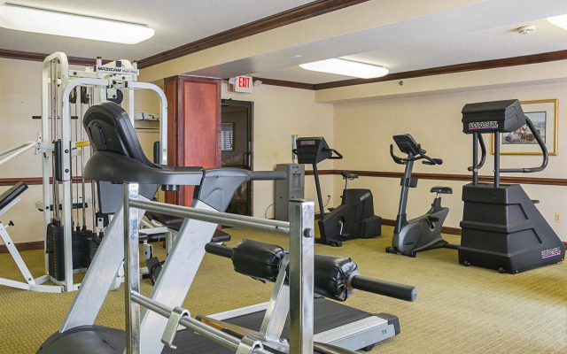 Quality Inn & Suites Detroit Metro Airport