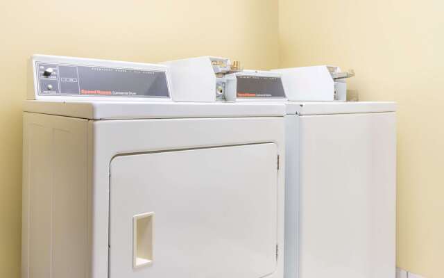 Super 8 by Wyndham Trinidad