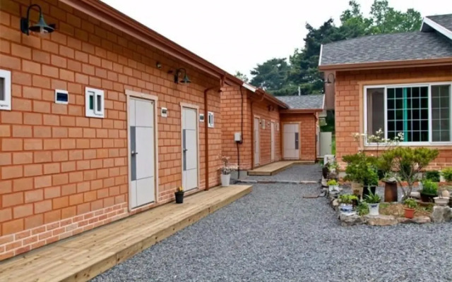Boryeong Woori Hwangto Pension