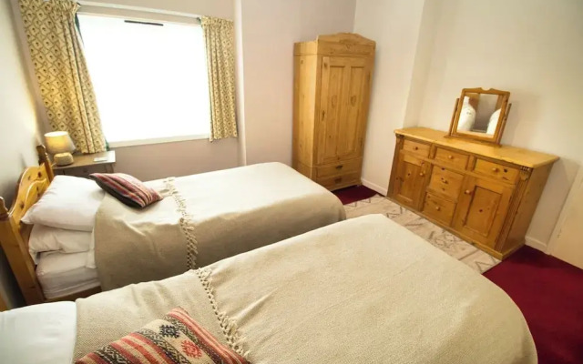 Accessible Bungalow - 4 Beds 2 Baths -dog Friendly