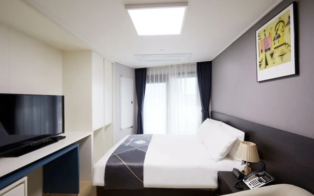 Sokcho Chonpines Beach Hotel