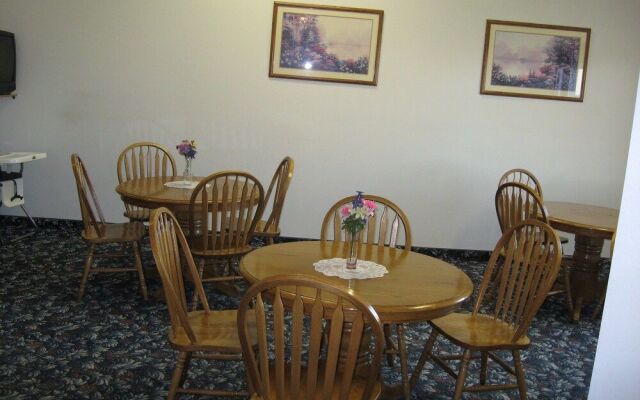 Glacier Gateway Plaza