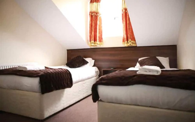 Kingston Hotel
