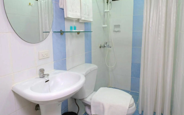 OYO 187 The Maxwell Hotel