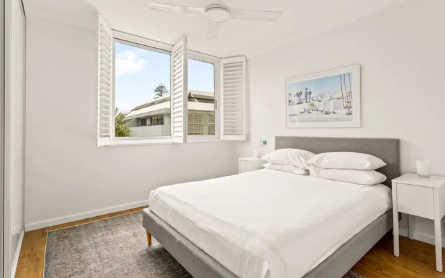 Coastal 2-bed Apartment Steps From Manly Beach – Guest Rooms – Sydney