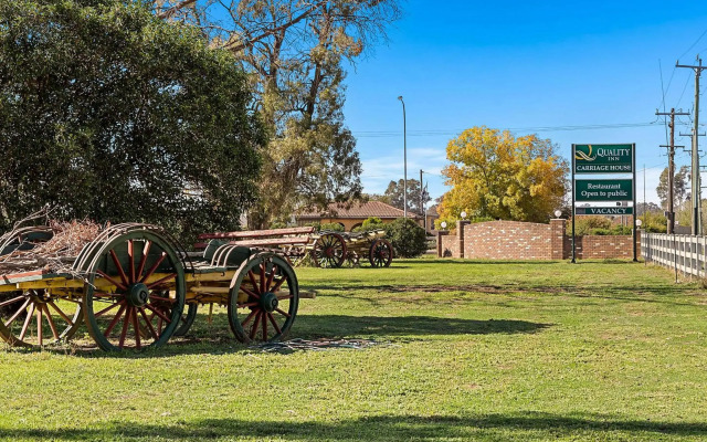 Quality Inn Carriage House