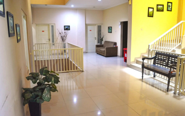 OYO 450 Semampir Residence
