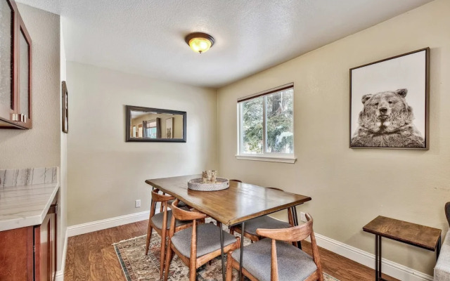 Dancing Bear Cabin Pet Friendly, Sleeps 4, Totally Cute!