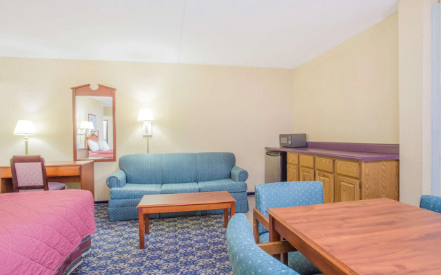 Ramada by Wyndham Angola/Fremont Area