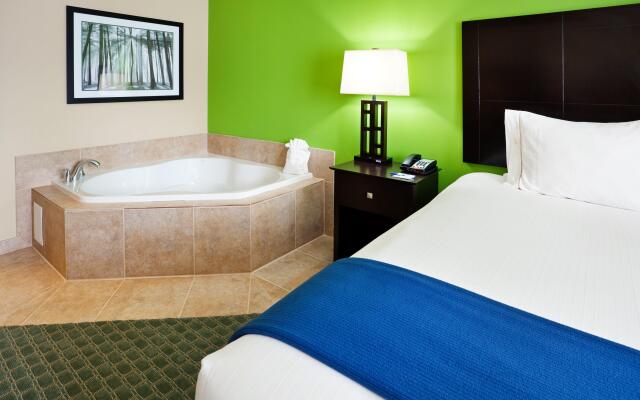 Holiday Inn Express & Suites Newport S, an IHG Hotel