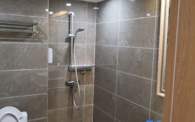 Yebang Convenience Hotel (Guilin North Railway Station)