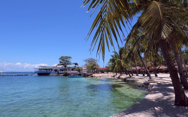Bluefins Resort
