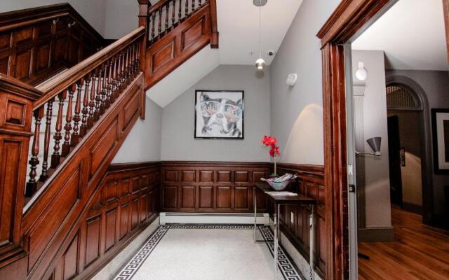 Modern Studio, 15 min Train to Boston #13