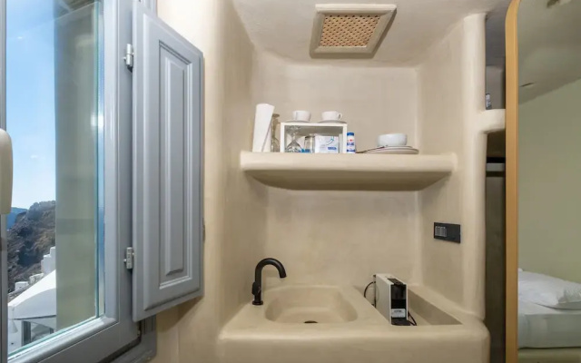 SantorOia Luxury Suites