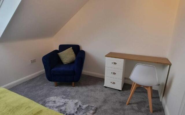 Near City Centre 4 Bed 2 Bath House with Parking, Digbeth, Birmingham