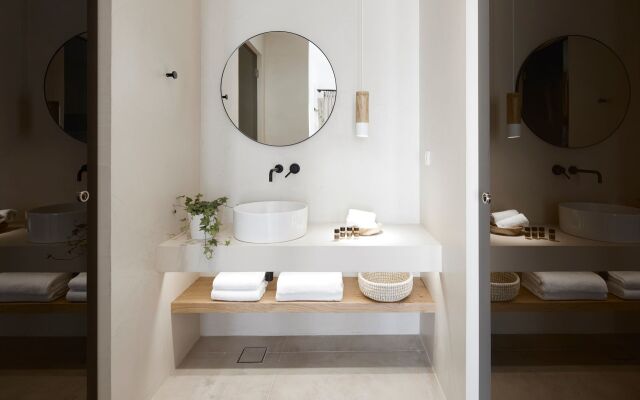Arco Solium Suites Milos
