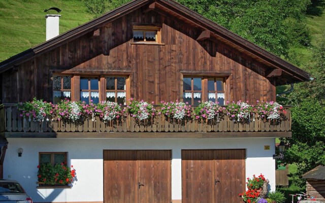 Welcoming Holiday Home In Ski Area In Burserberg